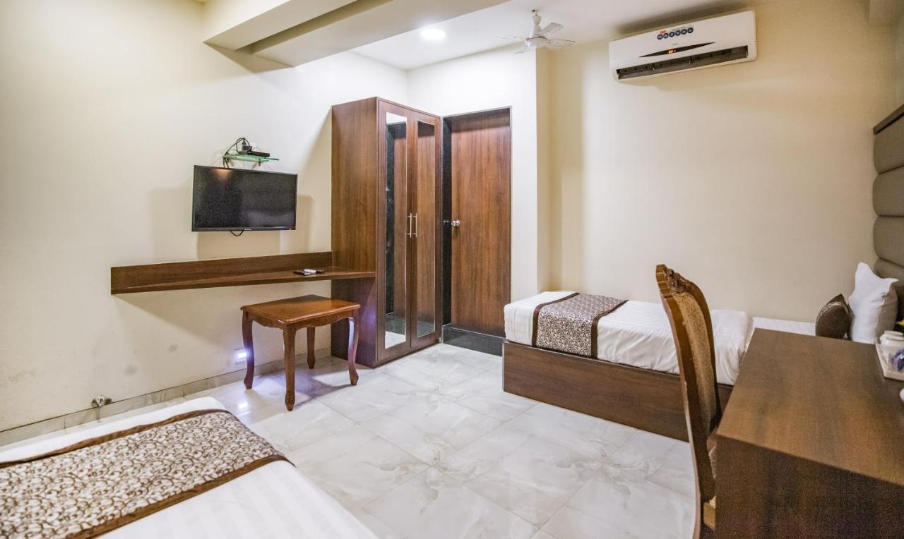 Hotel 24 Seven Nashik Exterior foto