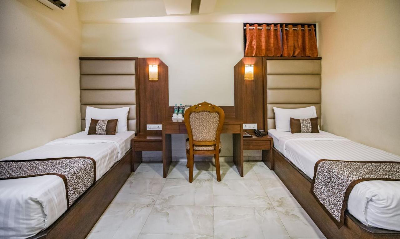 Hotel 24 Seven Nashik Exterior foto