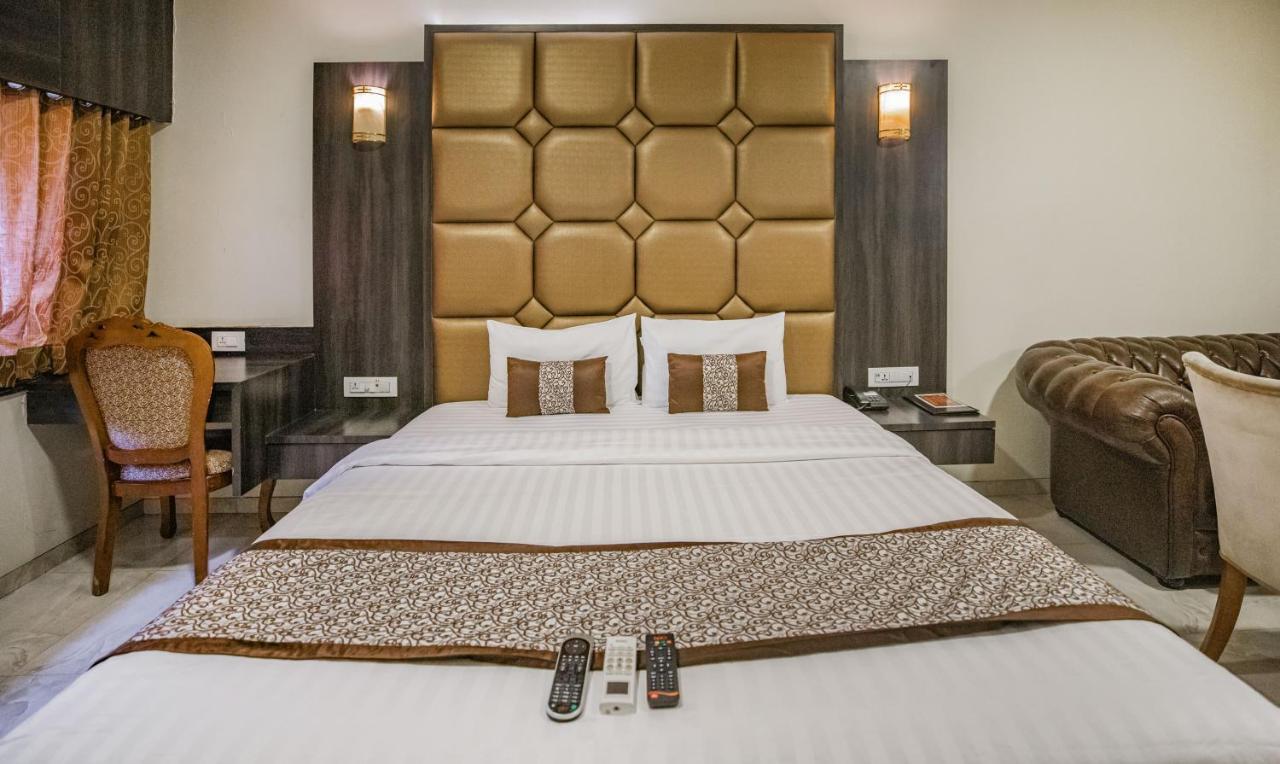 Hotel 24 Seven Nashik Exterior foto