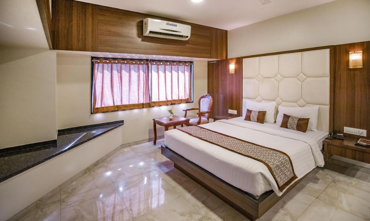 Hotel 24 Seven Nashik Exterior foto
