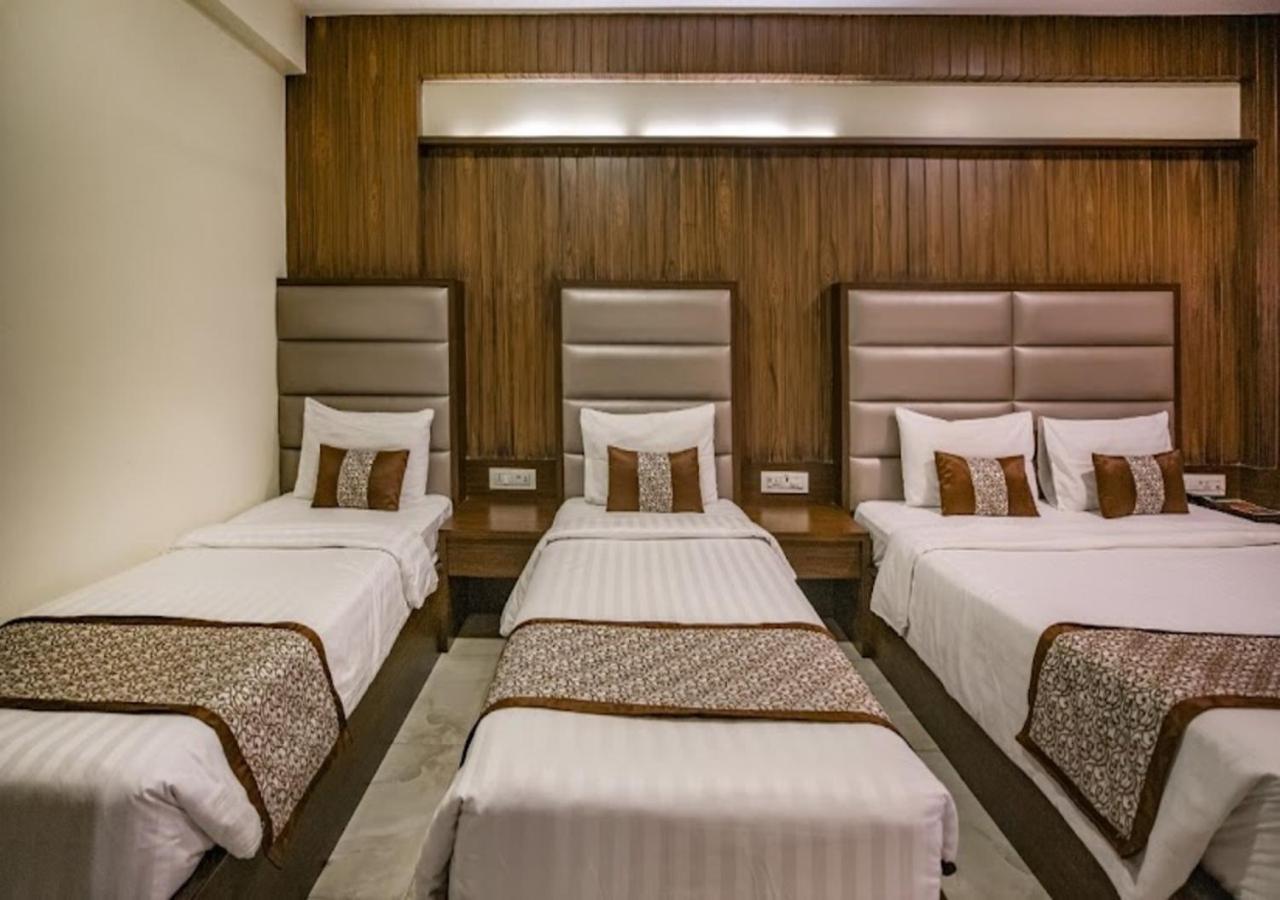 Hotel 24 Seven Nashik Exterior foto