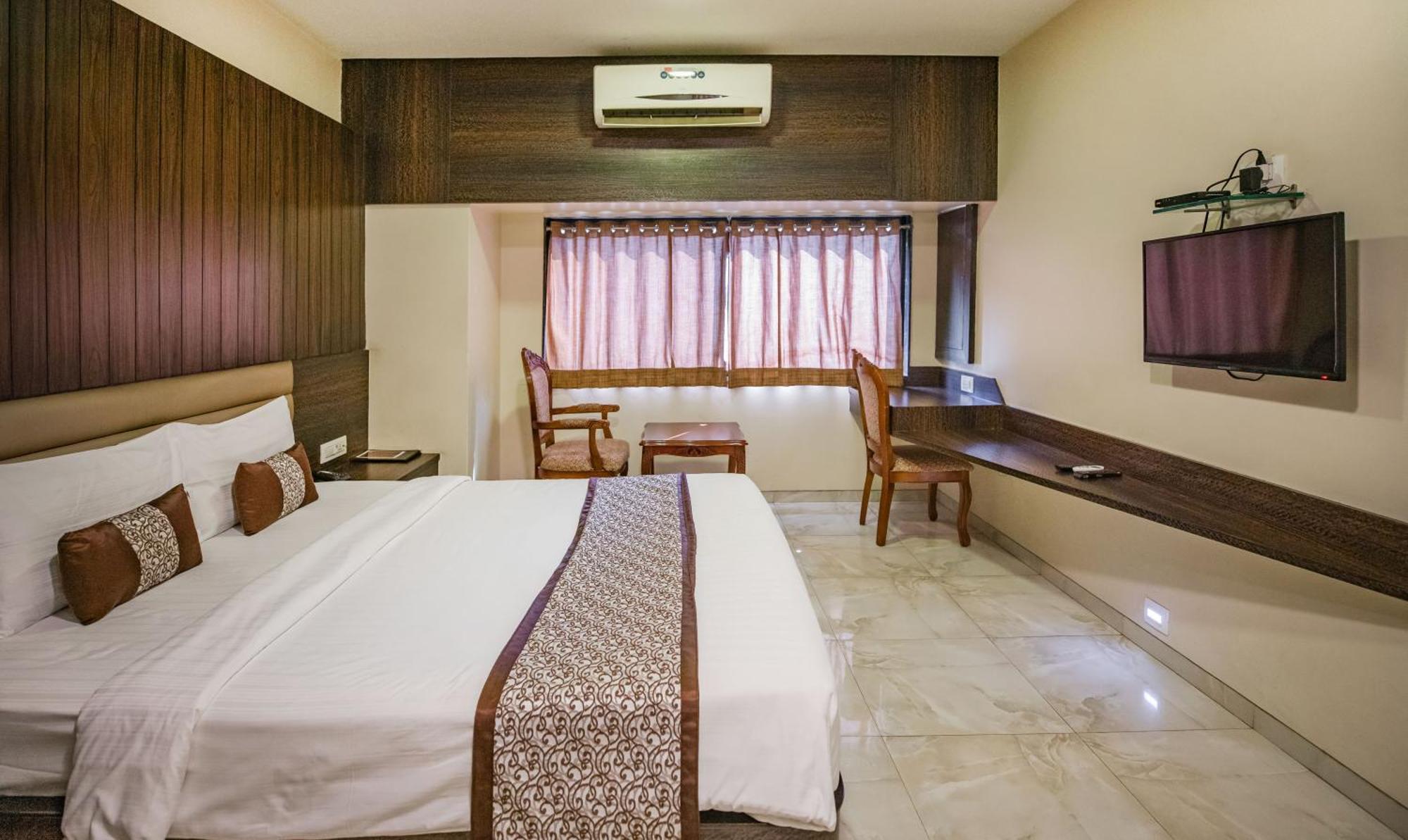 Hotel 24 Seven Nashik Exterior foto
