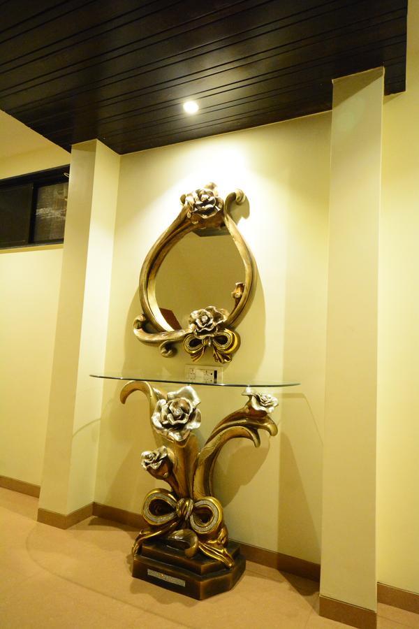 Hotel 24 Seven Nashik Exterior foto