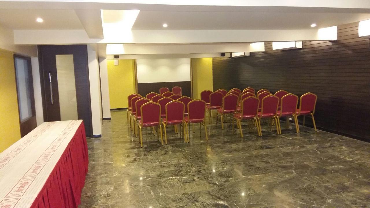 Hotel 24 Seven Nashik Exterior foto