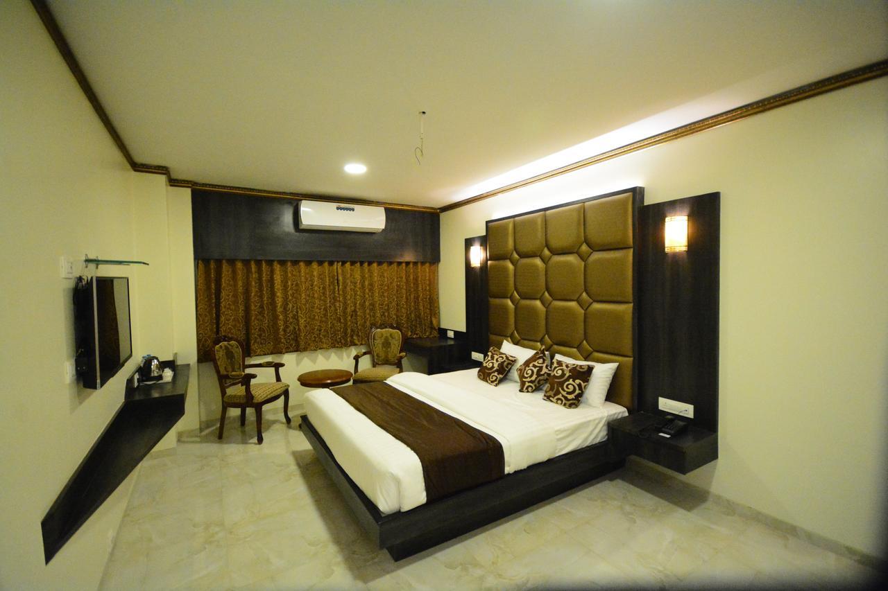 Hotel 24 Seven Nashik Exterior foto