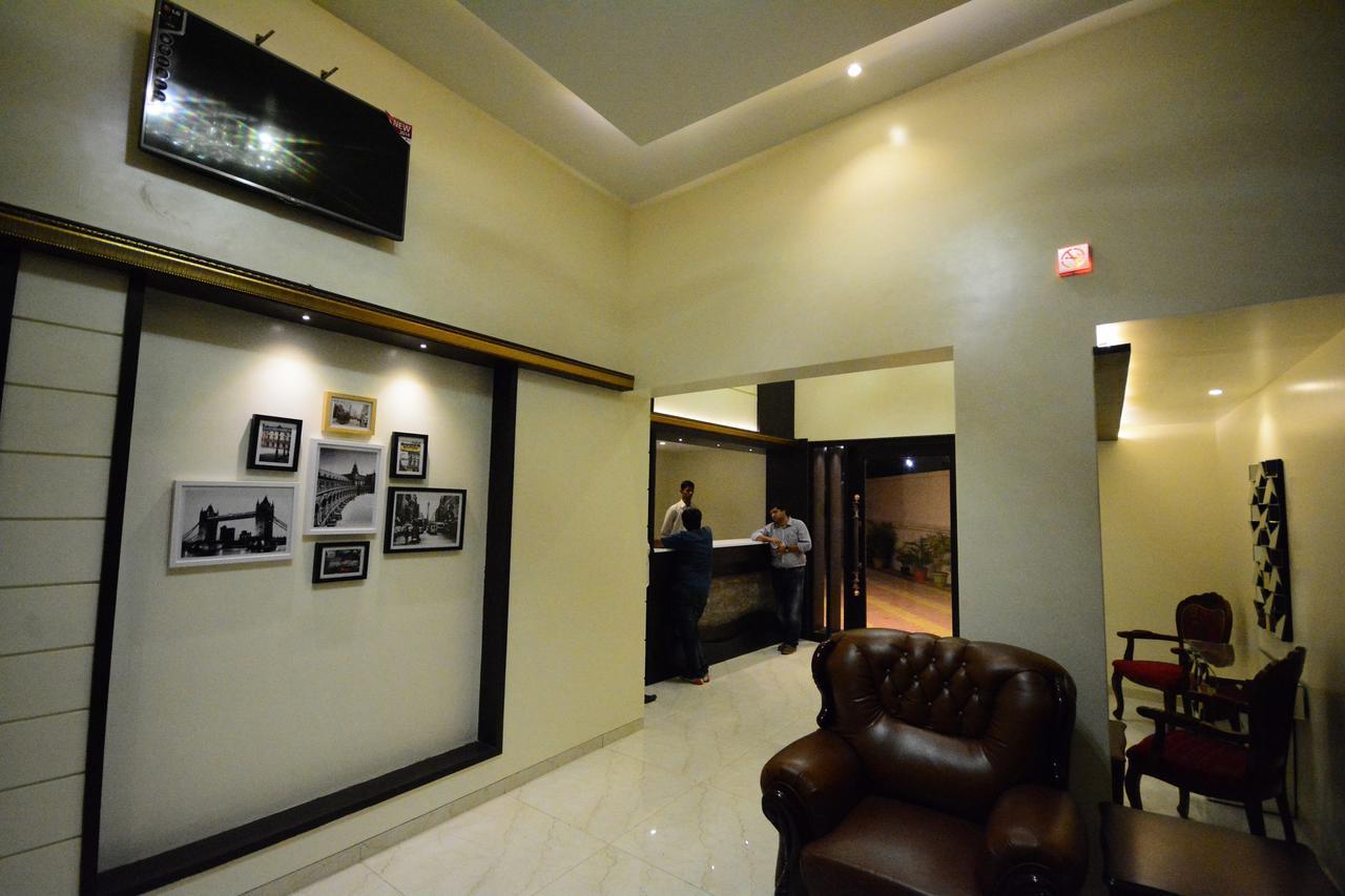 Hotel 24 Seven Nashik Exterior foto