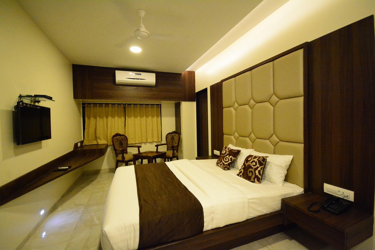 Hotel 24 Seven Nashik Exterior foto